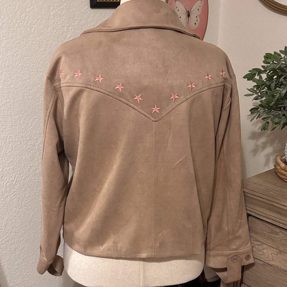 Le Lis Boutique Suede Jacket with Western Stitch Details-Tan & Pink Size Medium - Picture 2 of 11